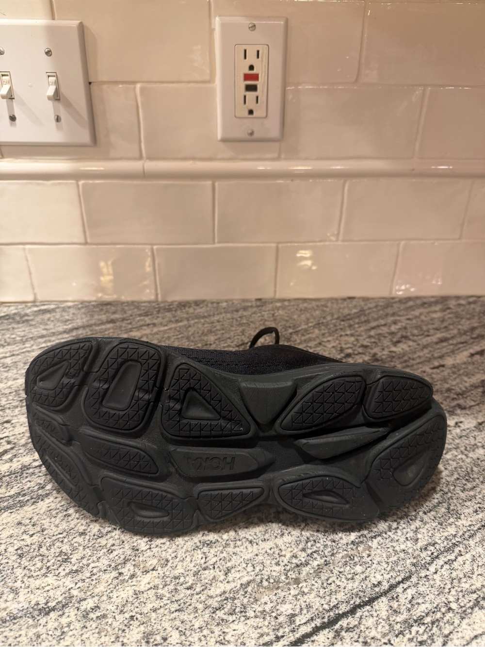Women’s Hoka Bondi 8 Size 9 - Picture 9 of 10